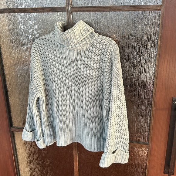 525 America Wide Sleeve Turtleneck Sweater size Large - Picture 11 of 11